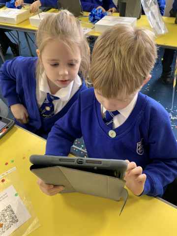 manor way primary academy ipads for learning unboxing 2